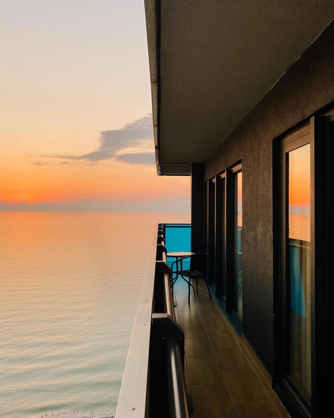 Black Sea Apartment In Orbi City Batumi Exterior foto